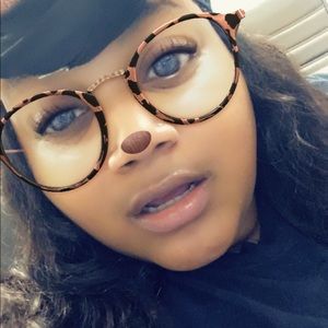 Meet your Posher, Laneta